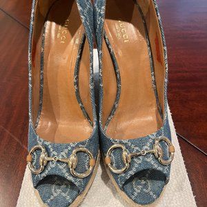 Gucci blue & white monogrammed wedges